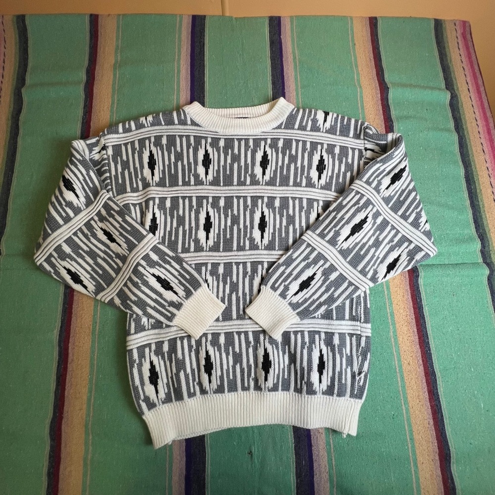 Vintage 1990s knit Sweater Mens Large White Gray Geometric Pullover SHOP
